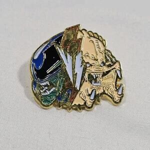 Alien vs Predator Enamel Lapel Hat Jacket Backpack Pin Video Loot Crate Gaming